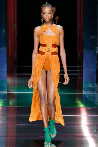 Look 3
